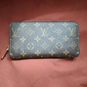 Louis Vuitton Monogrammed Zippy